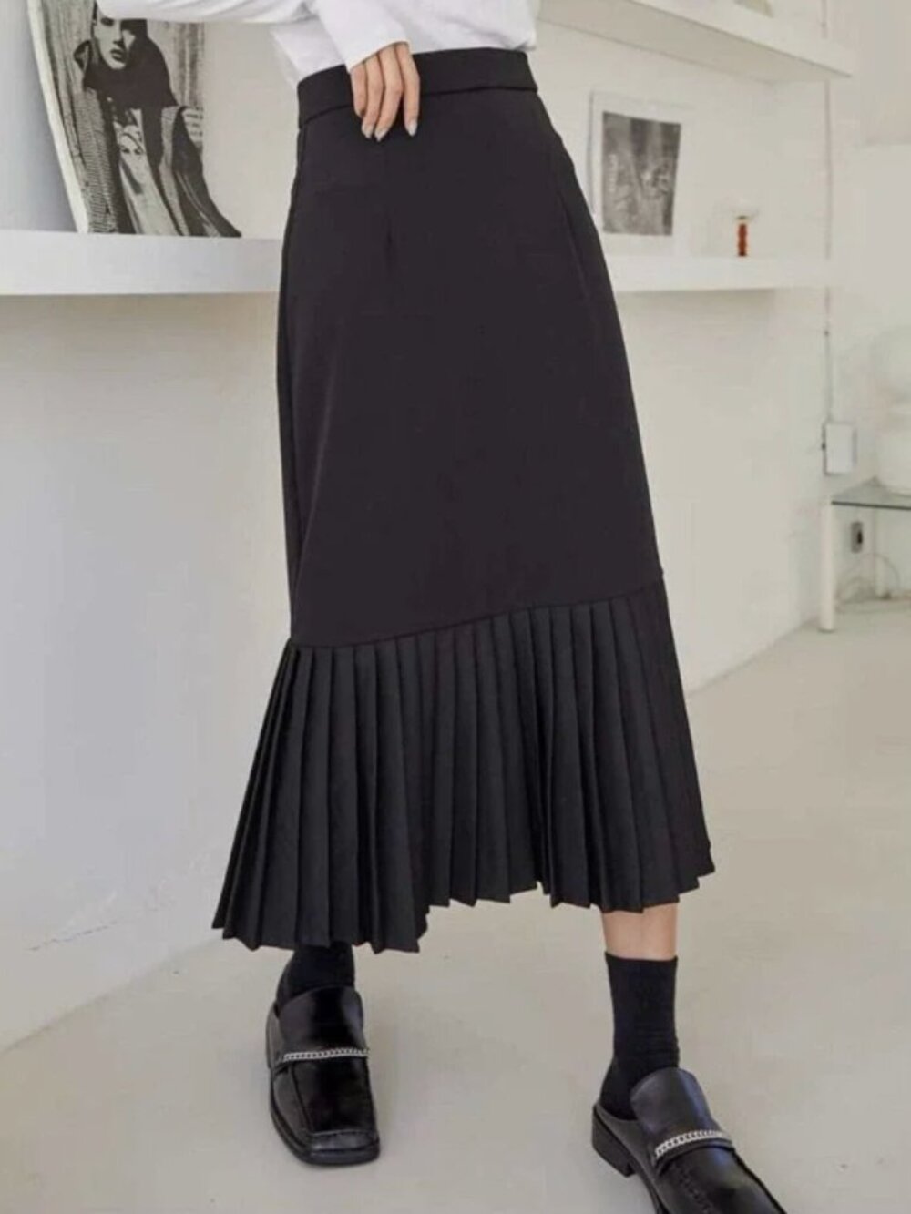 & Other Stories | Pleated Hem Midi Skirt in Black | Size 6
